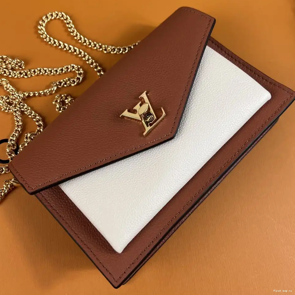 First bag ru LOUIS VUITTON POCHETTE CHAIN MYLOCKME 0428